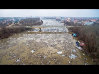 Repülés a tiszai jeges ár fölött Szegednél